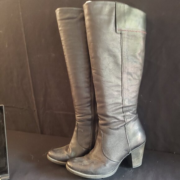 Black leather boots with heels - Picture 1 of 6